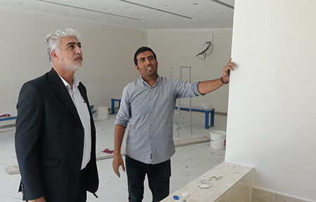 بازدید شهردار لار از پروژه بهسازی سالن ورودی استخر مجتمع فرهنگی ورزشی عطایی