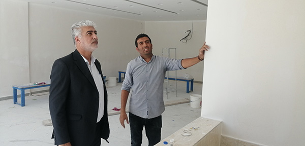 بازدید شهردار لار از پروژه بهسازی سالن ورودی استخر مجتمع فرهنگی ورزشی عطایی