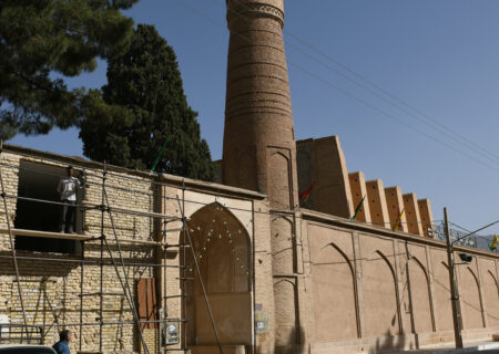 مسجد جامع کبیر نی ریز با شروع عملیات مرمت بخش بیرونی در مسیر ثبت در فهرست جهانی آثار تاریخی قرار گرفت.