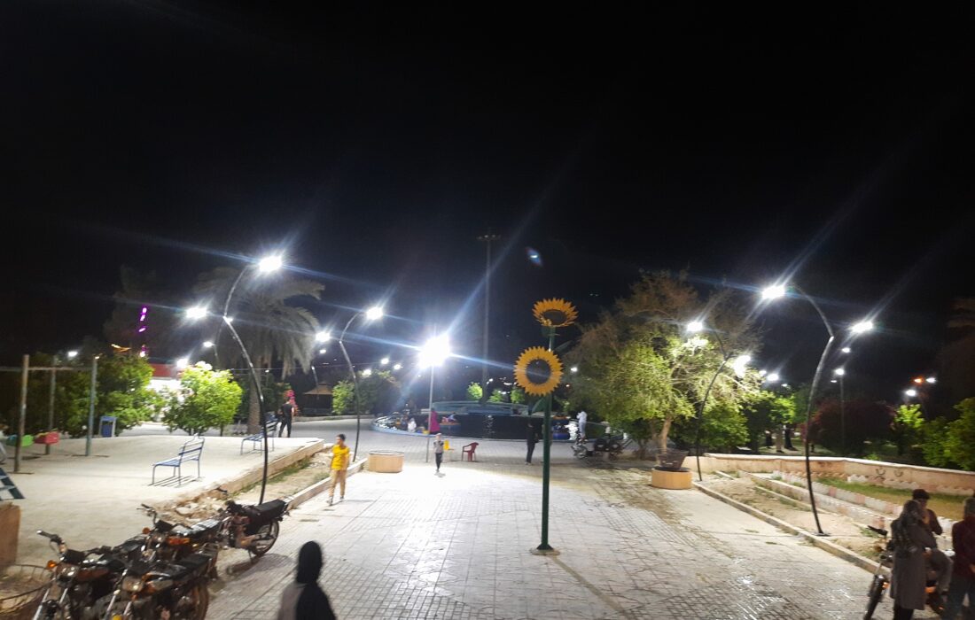 ? اجرای عملیات تامین روشنایی پارک آزادی شهر قیر