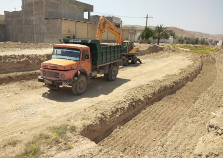 آغاز عملیات احداث دیوار کانال کف بس شهر خور