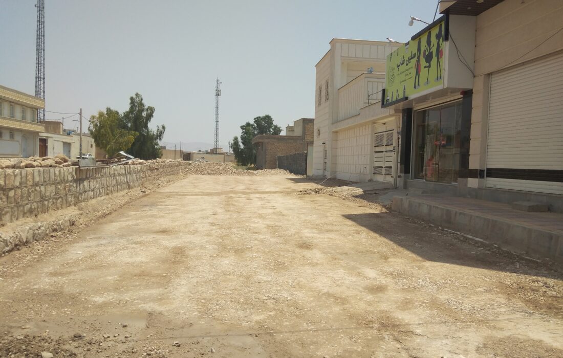 عملیات زیرسازی خیابان ساحلی جنب داروخانه شهر خور
