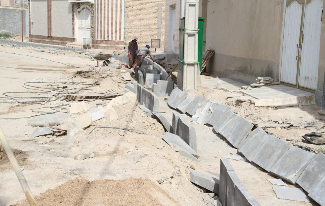 ادامه عملیات پروژه عمرانی کوچه لاله ۱۶ محله کهویه شهر لار – ۸ تیرماه ۱۴۰۱