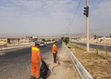 تلاش پاکبانان خدوم و زحمتکش خدمات شهری شهرداری قیر برای تنظیف و پاکسازی معابر سطح شهر