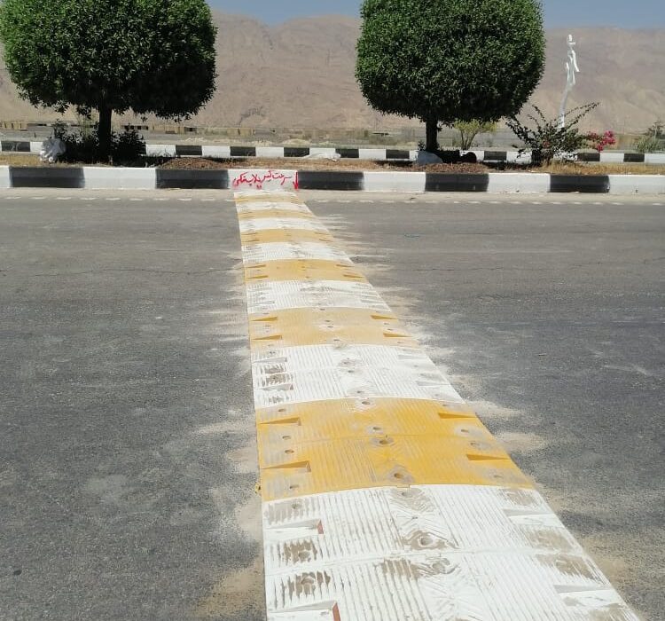 نصب سرعت گیر در معابر شهر مهر با هدف کاهش تصادفات و آرام سازی معابر شهری