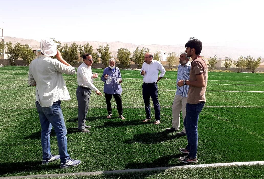 پروژه «زمین چمن مصنوعی» مجتمع اداری، فرهنگی و ورزشی شهرداری لطیفی در مراحل پایانی