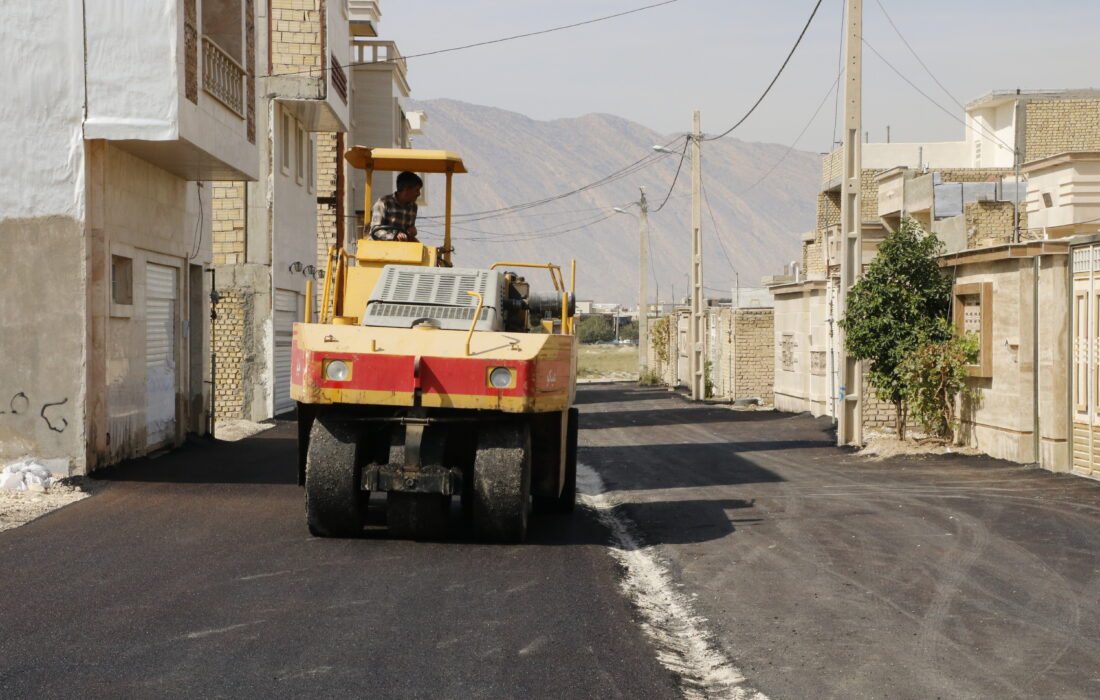 اجرای عملیات آسفالت معابر شهر کازرون