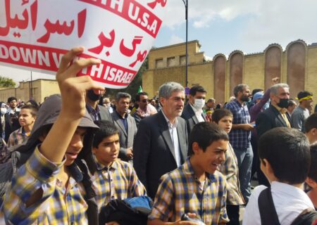 حضور استاندار فارس در مراسم راهپیمایی ۱۳ آبان / گزارش تصویری