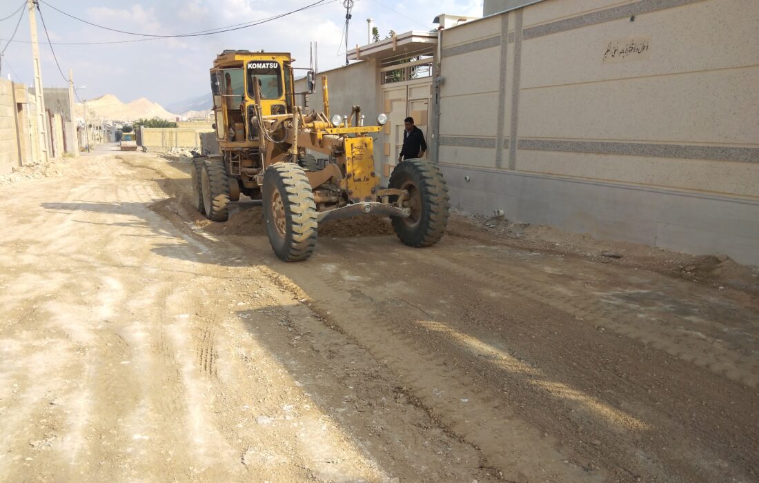 عملیات زیرسازی معابر شهر خور ادامه دارد/شهردار خور: بالغ بر ٣هزار مترمربع زیرسازی در حال انجام است