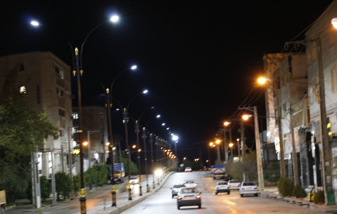 شهردار کازرون ازنصب و راه اندازی ۲۵ پایه چراغ روشنایی در خیابان های  ارشاد و آبشار خبر داد