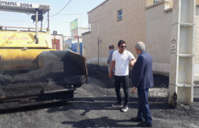 بازدید سرپرست شهرداری لار از ادامه پروژه بهسازی آسفالت ورودی محله کوریچان