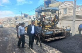 بازدید میدانی شهردار از اجرای عملیات آسفالت در سطح شهر استهبان