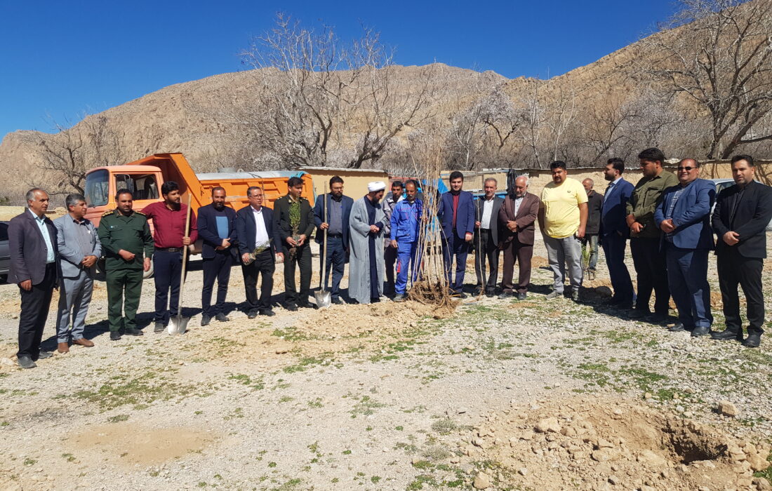 کاشت نهال به مناسبت روز درختکاری در شهرسیدان