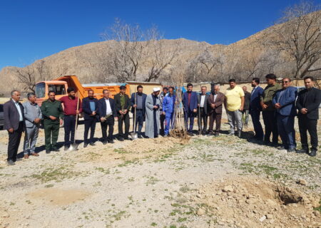 کاشت نهال به مناسبت روز درختکاری در شهرسیدان