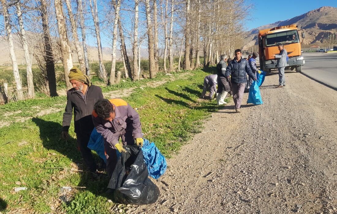 پاکسازی ورودی شهر سیدان توسط شهرداری سیدان