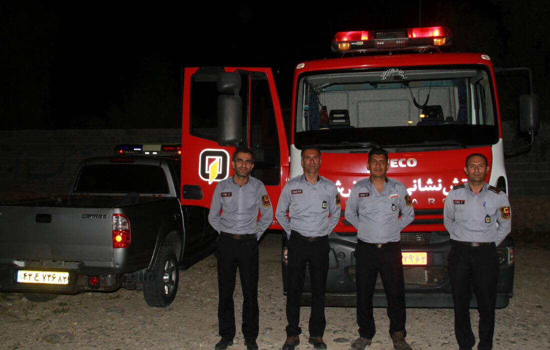 حضور نیروهای سازمان آتش نشانی و خدمات ایمنی شهرداری لار در آئین باستانی  چهارشنبه سوری