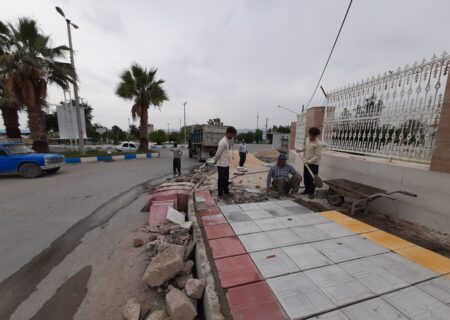 تداوم عملیات موزاییک فرش قسمتی از پیاده رو بلوار امام حسین(ع)#شهر قیر # واحد عمران شهرداری