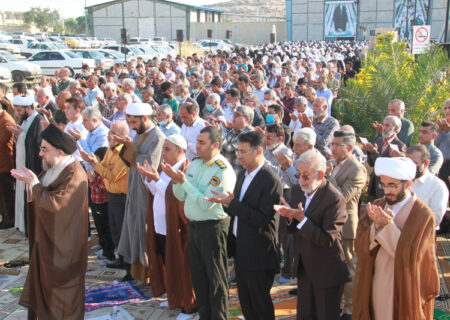 نماز عید فطر در بوستان شهدای گمنام شهر لار به امامت امام جمعه لارستان اقامه شد