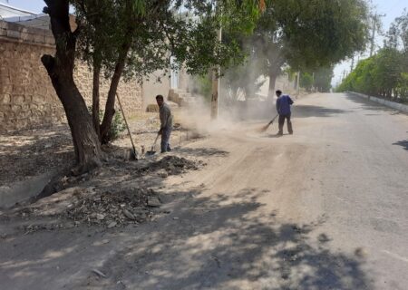 انجام تنظیف معابر و خیابان های سطح شهر قیر