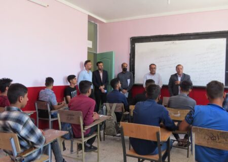 شهردار لطیفی از زحمات معلمان مدارس سطح شهر تقدیر کرد