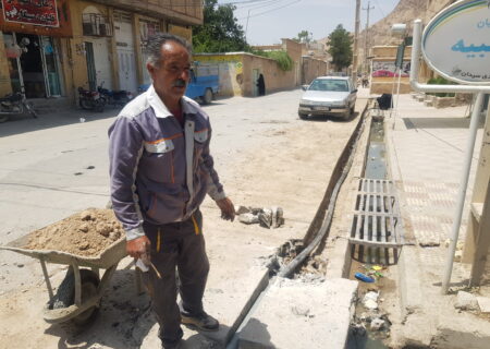 اجرای عملیات آبرسانی به پارک زینبیه شهرسیدان توسط شهرداری