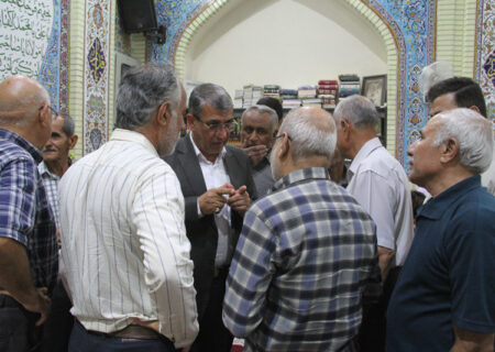 حضور سرزده شهردار لار در جمع نمازگزاران مسجد امام حسین (ع) و دیدار چهره به چهره با شهروندان
