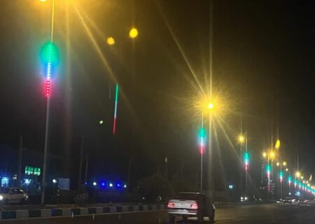 ورودی های شهر لار با اِلمان های نوری پرچم مقدس جمهوری اسلامی ایران مزین شد