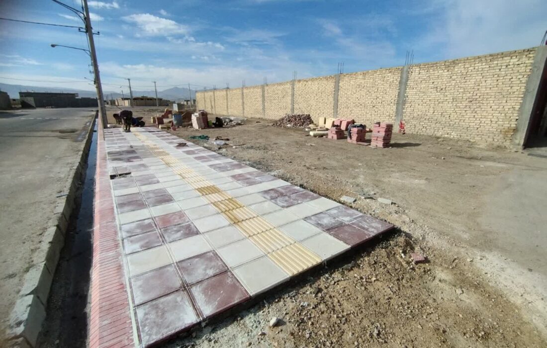 عملیات اجرایی احداث پارک محله ای در خیابان شهید خاوری شهر لطیفی آغاز شد