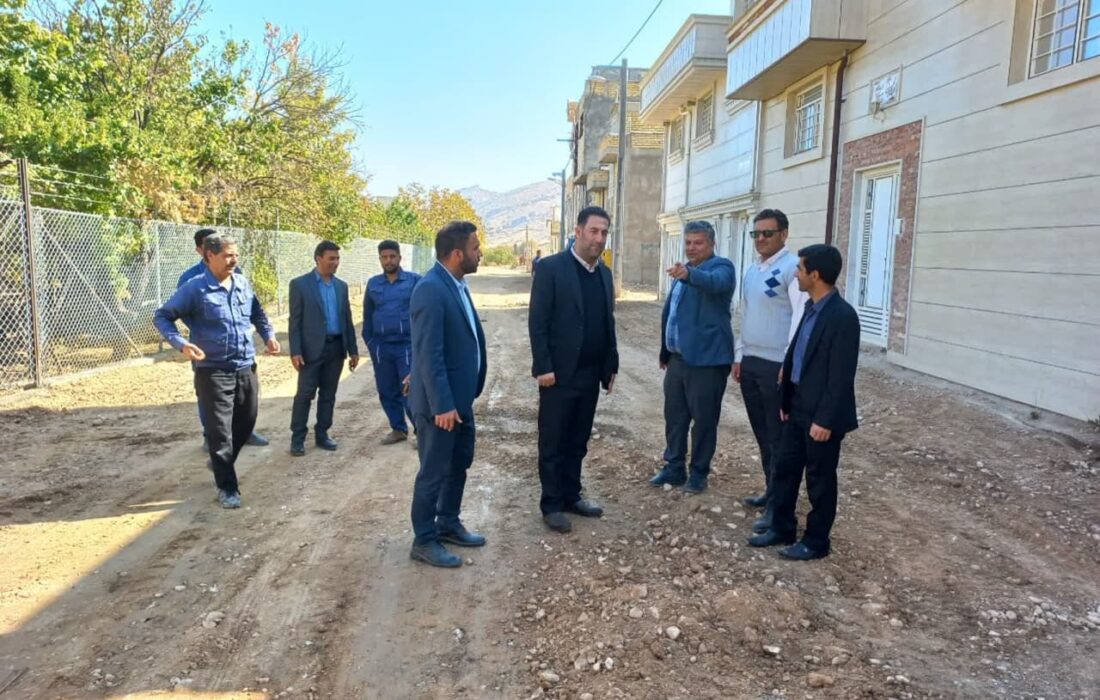 بازدید میدانی شهردار و رئیس شورای اسلامی شهر از روند اجرای عملیات زیرسازی در استهبان