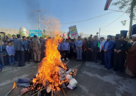 *حضور شهردار به اتفاق اعضای شورای اسلامی و کارکنان شهرداری قیر در مراسم راهپیمایی ۱۳ آبان ماه