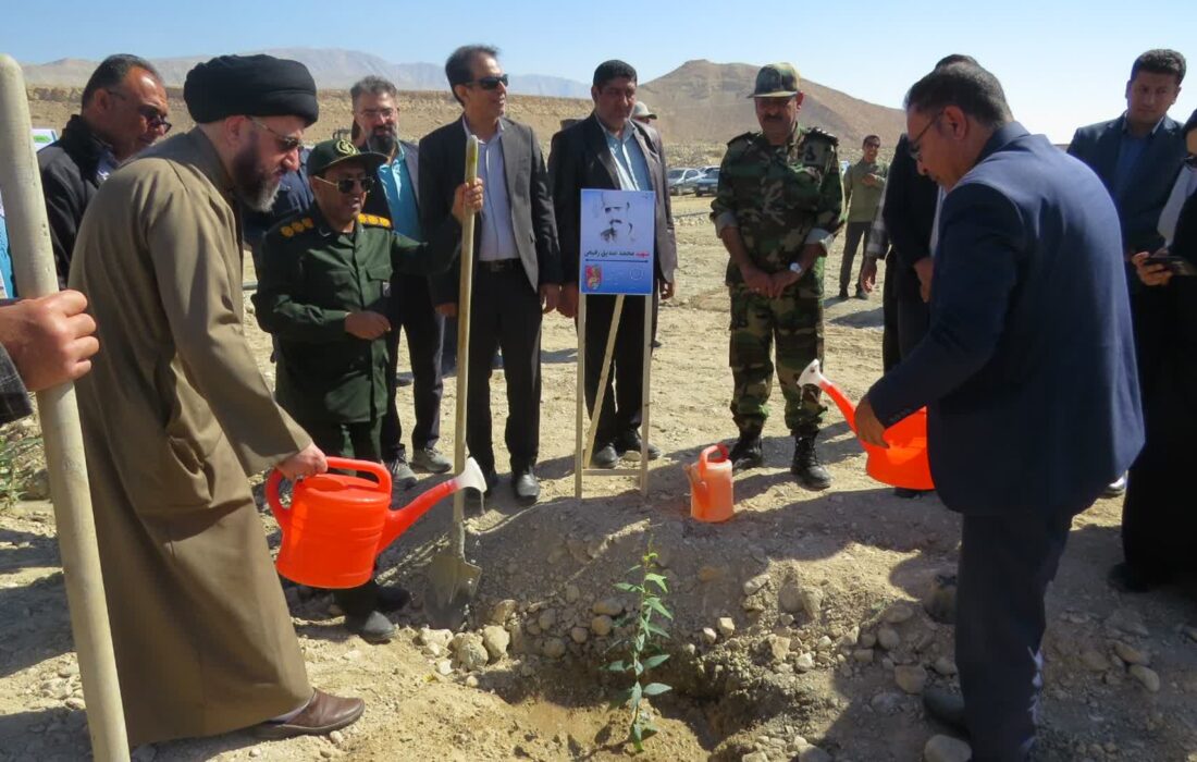 آیین کاشت نهال در پارک جنگلی شهر لطیفی به نیابت از شهدای والامقام این شهر