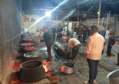 حضور شهردار ، رئیس و اعضای شورای اسلامی شهر لطیفی در آشپزخانه های سطح شهر در نخستین شب از لیالی قدر