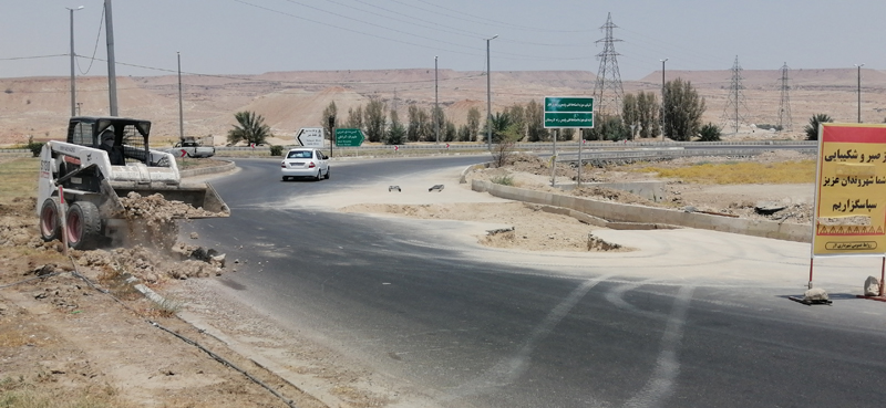 آغاز عملیات بهسازی و ترمیم کانال حفاری شده تاسیسات مخابراتی در تقاطع غدیر شهر لار