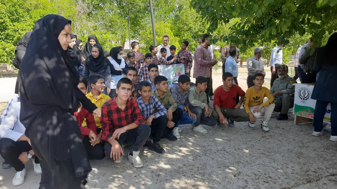 به مناسبت هفته سلامت و هفته ی زمین پاک، به همت شبکه ی بهداشت و درمان شهرستان قیروکارزین و همکاری شهرداری قیر و اداره ی محیط زیست # با حضور مهندس علیپورنسب شهردار قیر #در تفرجگاه سرآسیاب شهر قیر صورت گرفت