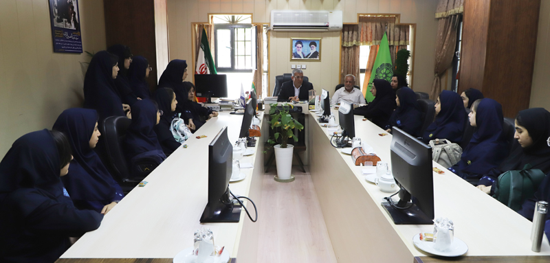 دیدار دانش آموزان سال نهم مدرسه فرزانگان لار با شهردار