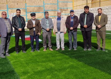 احداث وراه اندازی زمین چمن مصنوعی توسط شهرداری سیدان