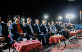 وجود قاب عکس آیت الله سید عبدالحسین لاری در اتاق مقام معظم رهبری بیانگر شخصیت وارسته و خدمات ارزنده این عالم مجاهد است