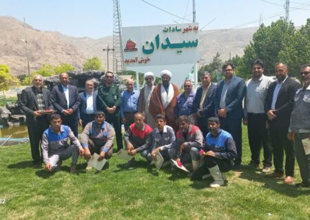 قدردانی از زحمات کارگران شهرداری سیدان توسط شهردار