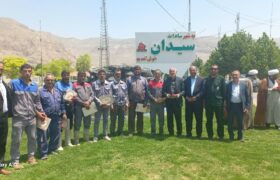 قدردانی از زحمات کارگران شهرداری سیدان توسط شهردار
