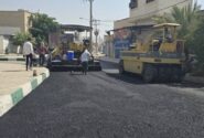 عملیات آسفالت خیابان حاج غفوری شهر قدیم لار با مساحت ۱۵۰۰ متر مربع اجرا شد