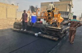 شهرداری لطیفی/ پروژه آسفالت ۱۴۰۴ شهر لطیفی کلید خورد
