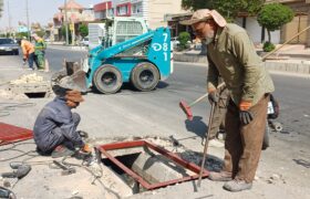 شهرداری لطیفی/ در حال انجام است: ساخت و نصب ۱۳ عدد دریچه بازدید جدول آب