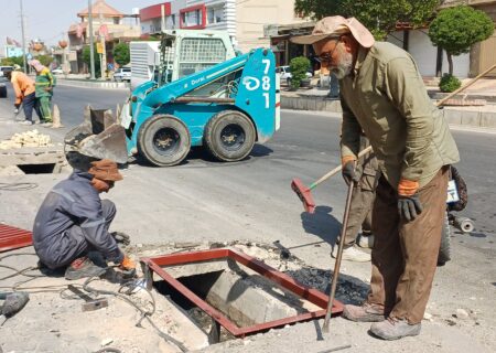 شهرداری لطیفی/ در حال انجام است: ساخت و نصب ۱۳ عدد دریچه بازدید جدول آب