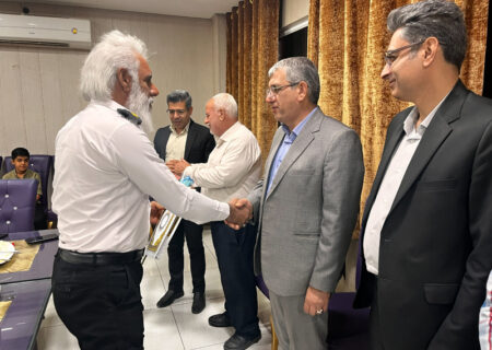 به مناسبت روز آتش نشانی و ایمنی از آتش نشانان شهر لار تجلیل شد