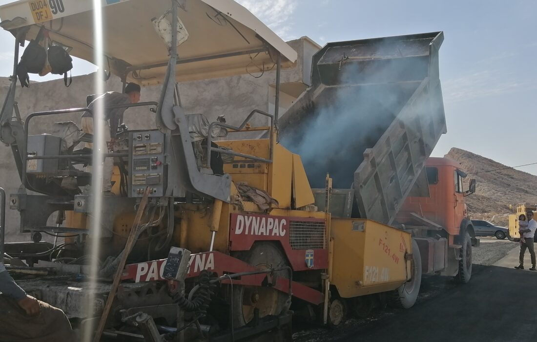 خیابان‌های شهرک ولایت قیرپاشی و آسفالت شد