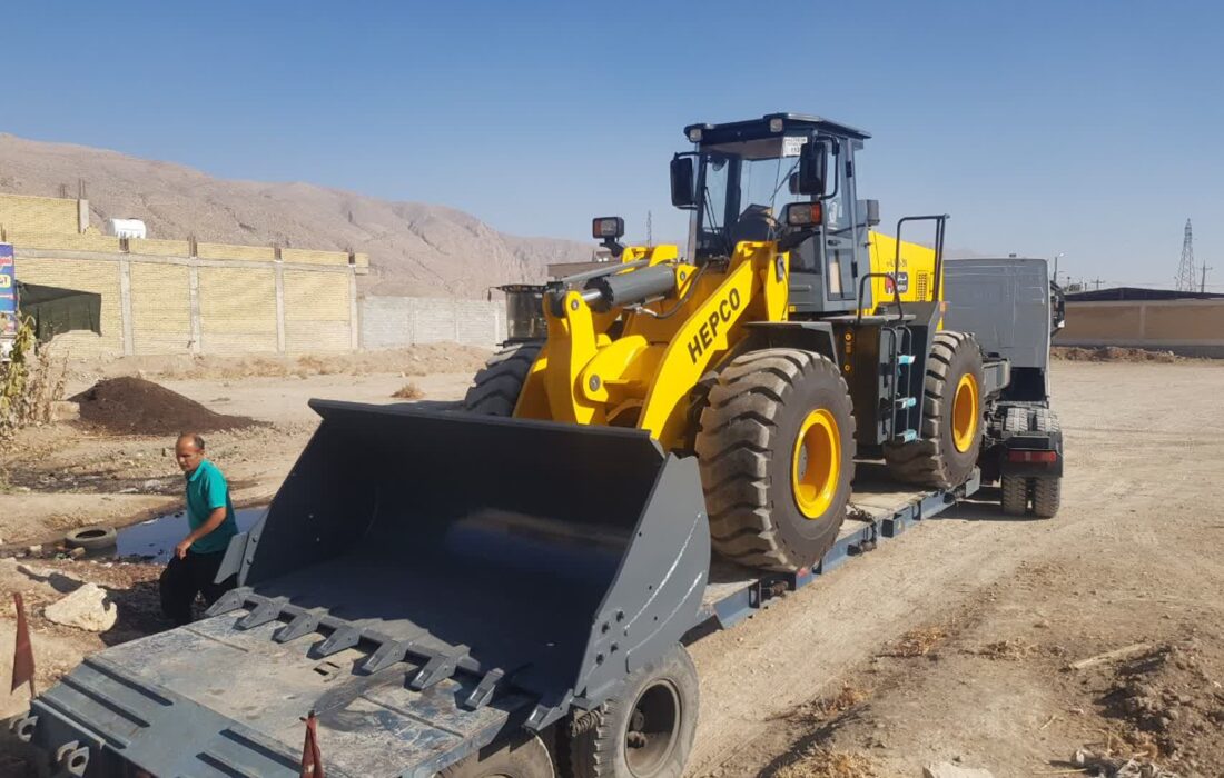 خرید یکدستگاه لودر و کامیون کمپرسی توسط شهرداری