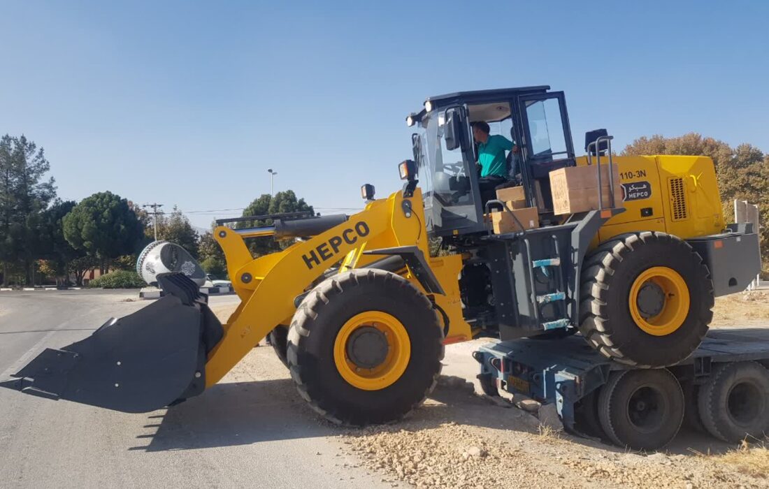 خرید یکدستگاه لودر و کامیون کمپرسی توسط شهرداری