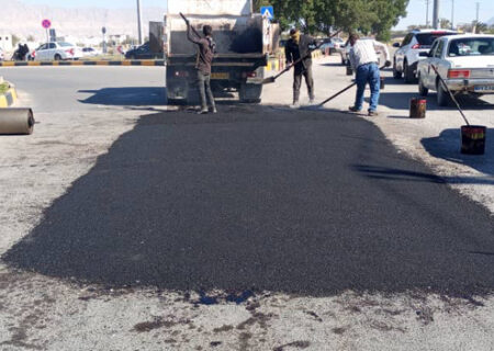 معابر شهری لار پس از بارندگی‌های اخیر در حال ترمیم و ساماندهی است