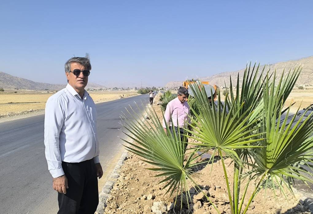 اجرای درختکاری بلوار ورودی شهر خومه زار