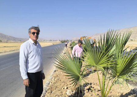 اجرای درختکاری بلوار ورودی شهر خومه زار